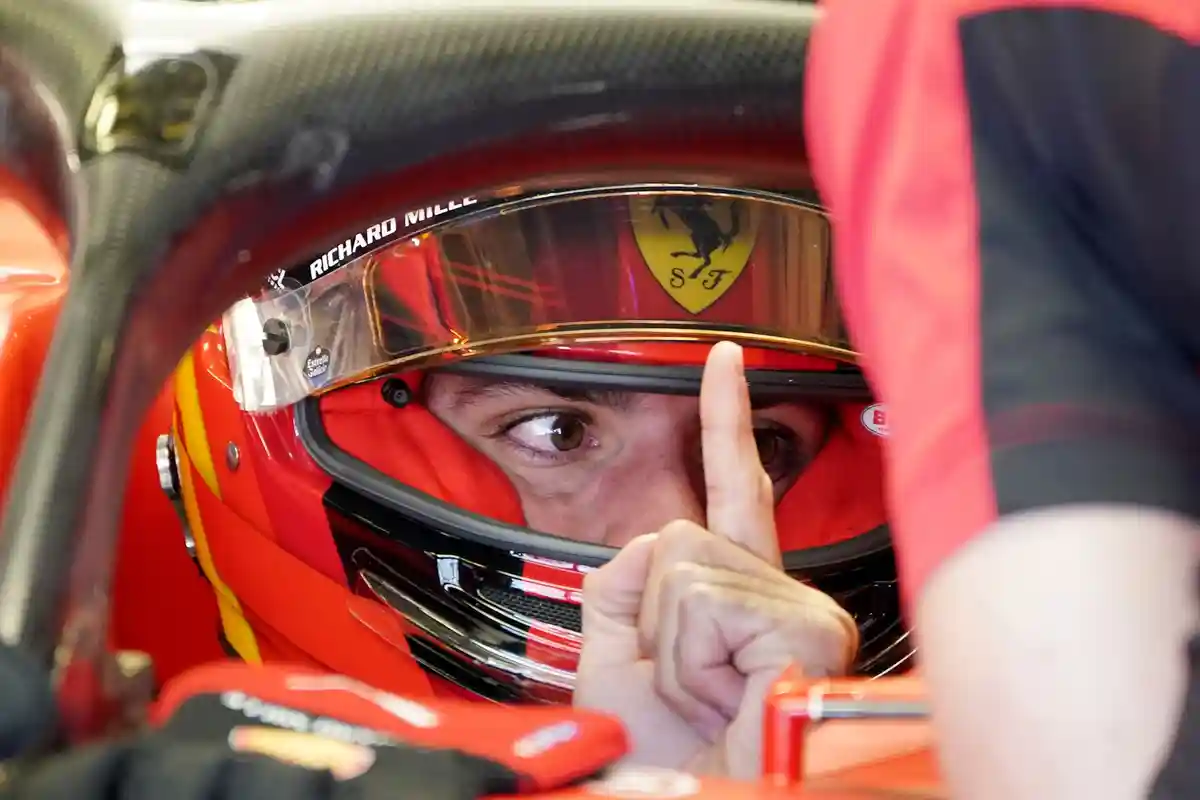 Карлос Сайнц:Одержал победу в единственной сессии свободной практики в Бразилии: пилот Ferrari Карлос Сайнц.