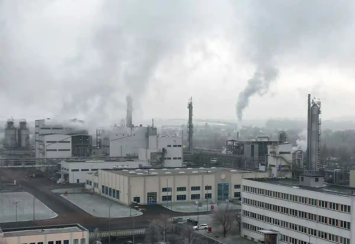 Химическая промышленность:Заводы расположены в химико-индустриальном парке Цейц.