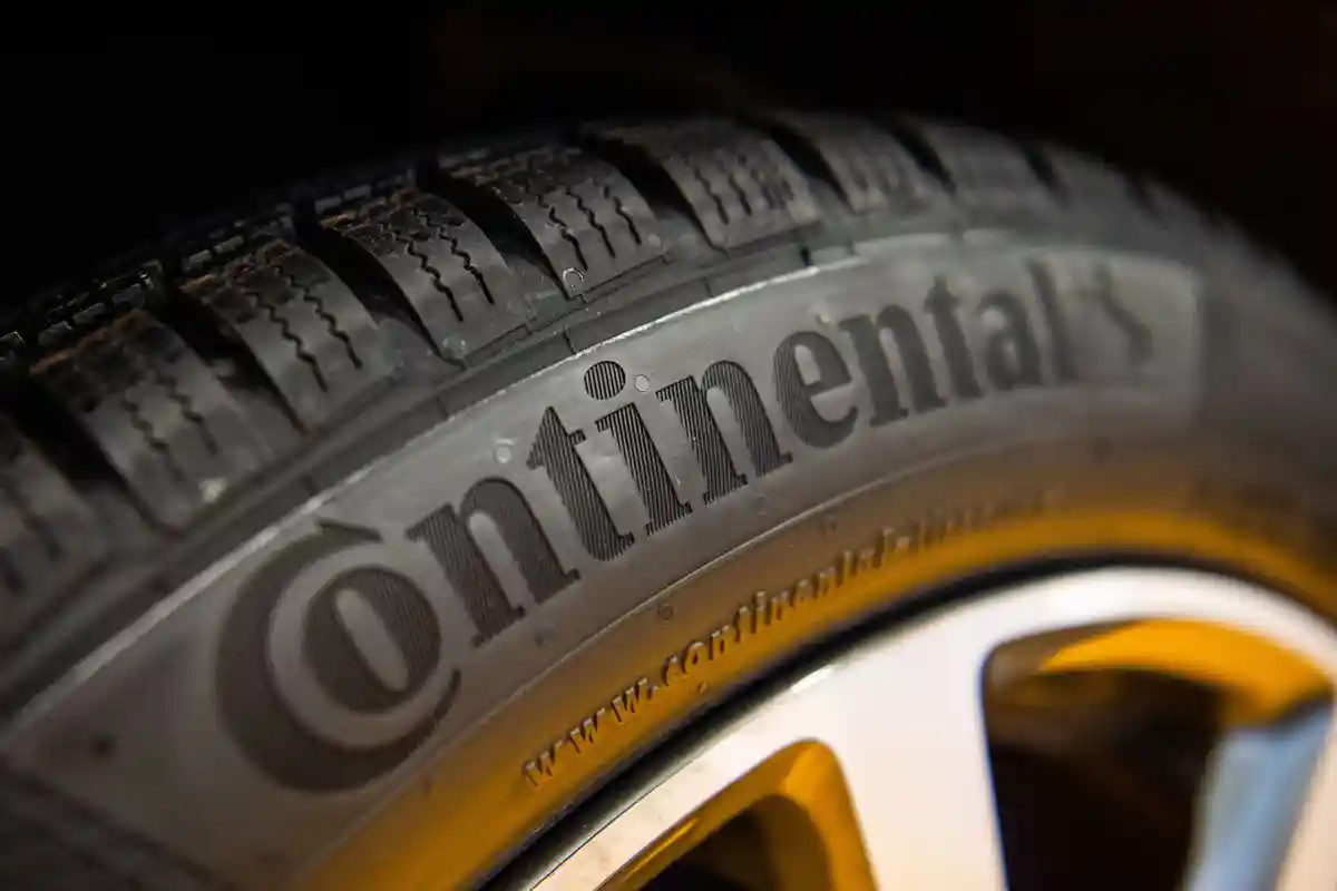 Континентальный:Логотип Continental на шине.