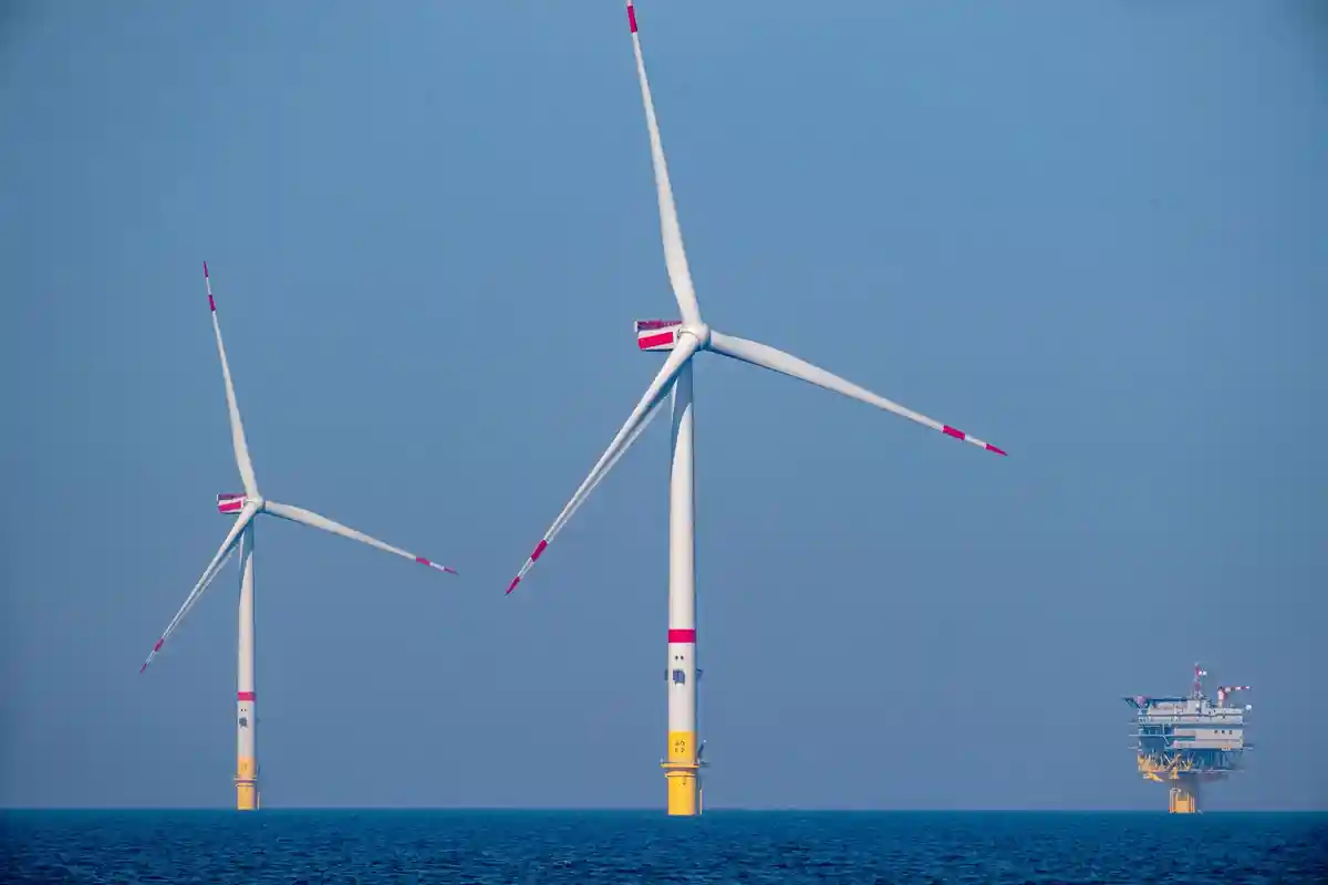 Крупные планы по развитию ветроэнергетики в Балтийском море:Морские ветряные турбины расположены на ветропарке Arcadis Ost 1 у острова Рюген в Балтийском море.