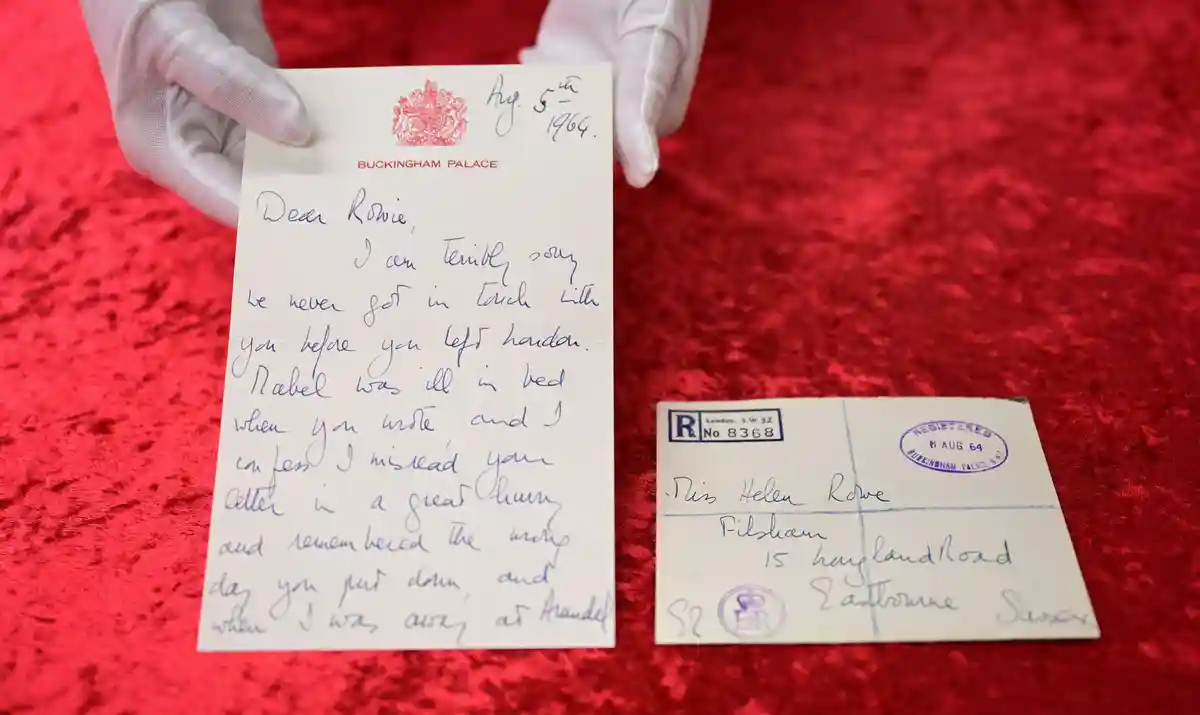 Личное письмо Елизаветы II продано на аукционе