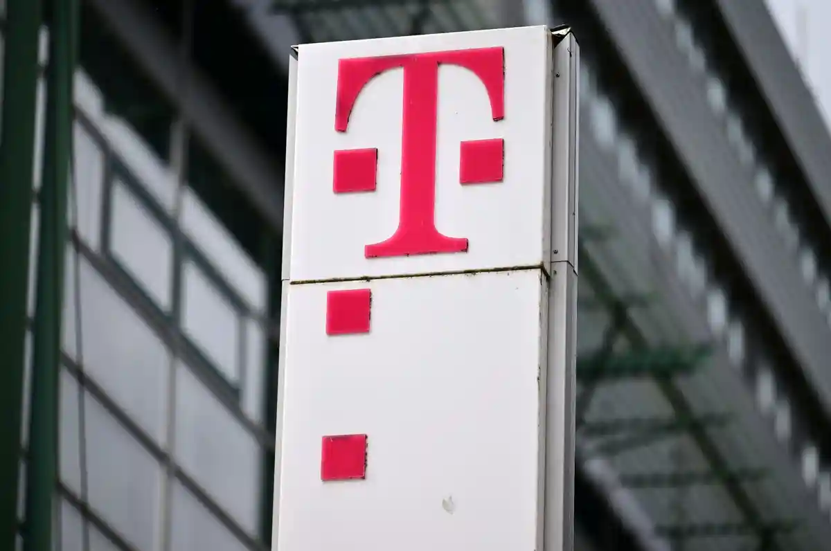 Логотип Deutsche Telekom AG:Логотип Deutsche Telekom AG: Компания объявила свои показатели за третий квартал.