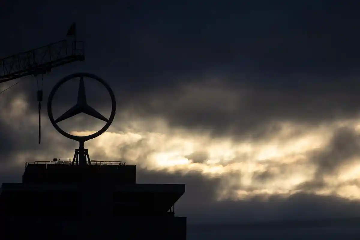 Mercedes-Benz:На заводе в Унтертюркхайме вращается звезда Mercedes.