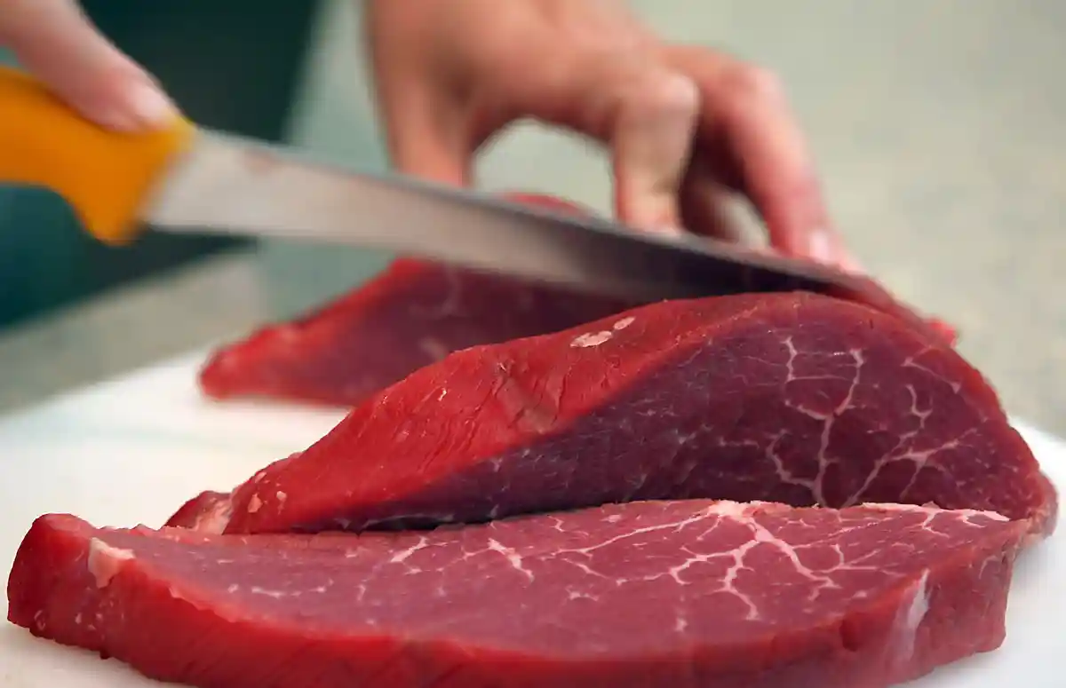 Мясо:Говядина разделывается: Италия запрещает производство и продажу мяса, выращенного в лабораторных условиях.