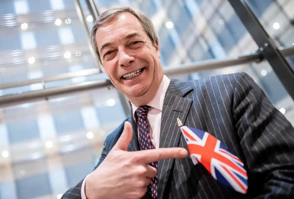 Найджел Фарадж:Правый популист Найджел Фарадж, который также стал известен в Германии как ярый критик ЕС и участник кампании Brexit, принимает участие в британском телевизионном выпуске "Лагеря в джунглях".