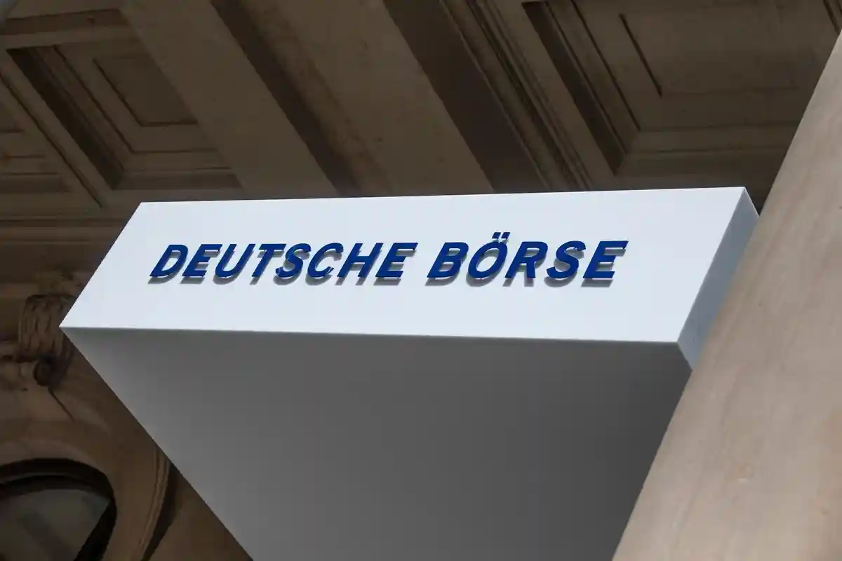 Немецкая фондовая биржа:Внешняя зона торгового зала Deutsche Börse во Франкфурте.