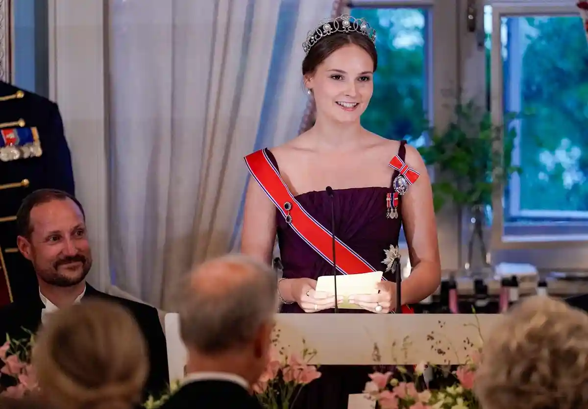 Норвежская принцесса Ингрид Александра:Принцесса Норвегии Ингрид Александра произносит речь во время торжественного ужина.