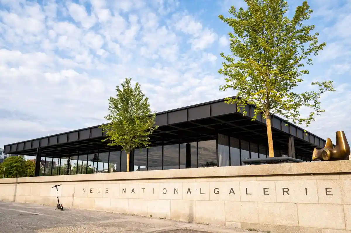 Новая Национальная галерея:Вид на здание Новой Национальной галереи в Берлине.