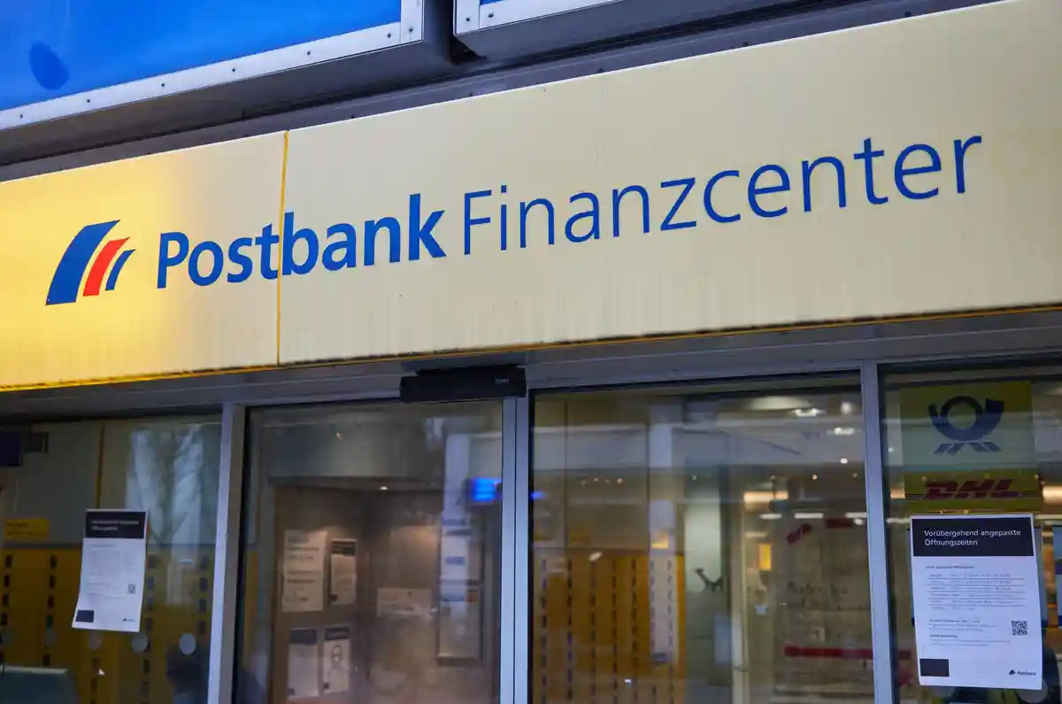 Почтовый банк:Вход в отделение Postbank в Гамбурге.