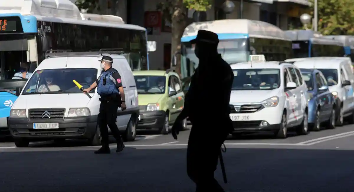 Полиция в Испании:Полицейские перекрыли дорогу в Мадриде - ищут мотоциклиста. (символическое изображение)