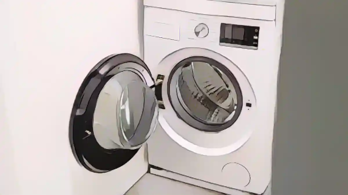 пустая стиральная машина с открытой дверцей:Самый простой способ очистки стиральной машины