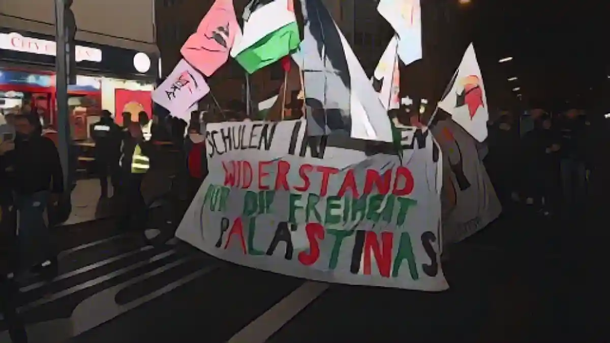Старшеклассники провели митинг против Израиля в Берлине