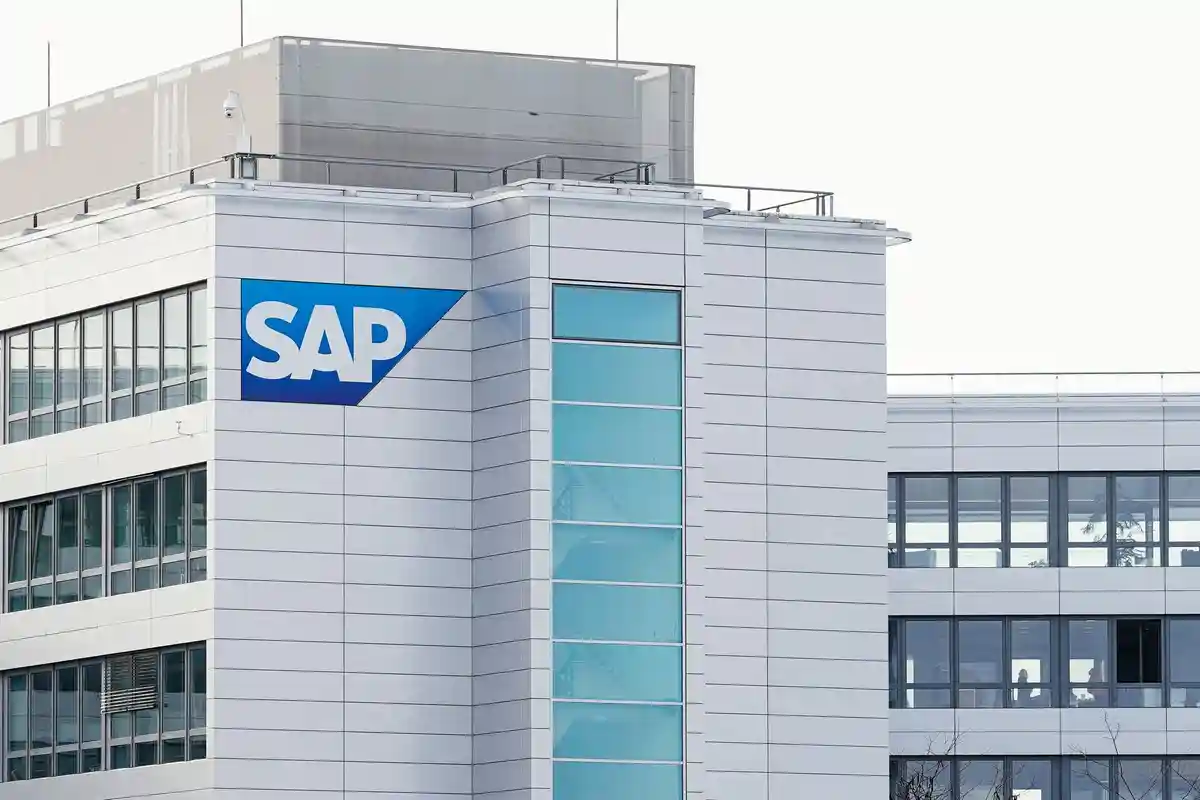 Штаб-квартира SAP в Вальдорфе:На здании штаб-квартиры компании висит табличка с надписью "SAP".