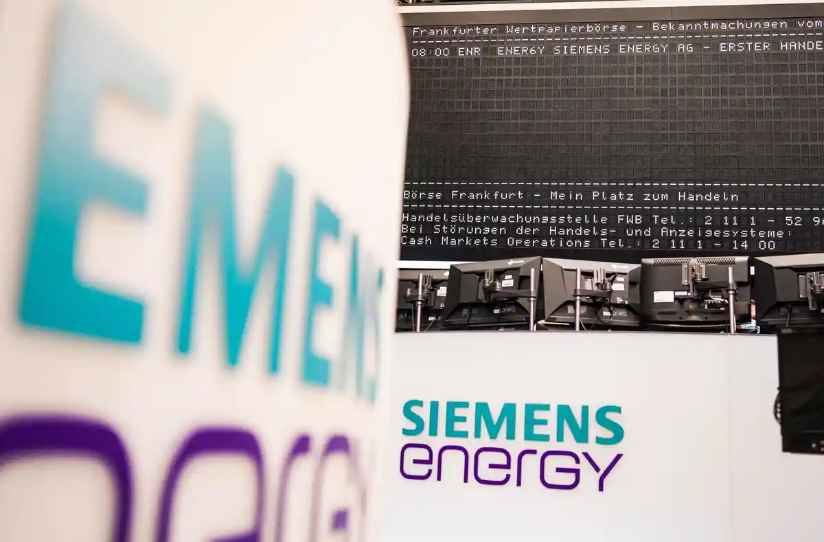Siemens Energy:Логотип "Siemens Energy" можно увидеть на Франкфуртской фондовой бирже.