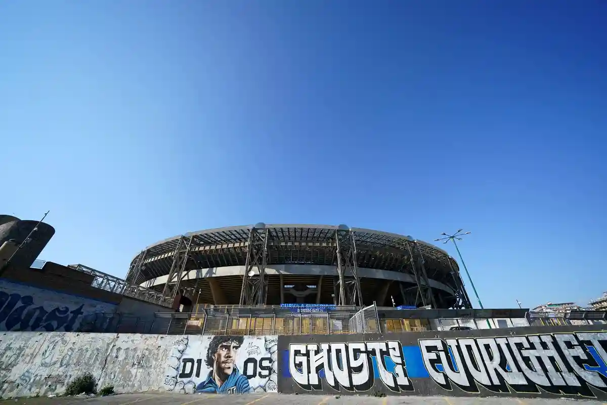 Стадион имени Диего Марадоны в Неаполе:Перед матчем берлинского "Униона" в Лиге чемпионов в Неаполе начались беспорядки.