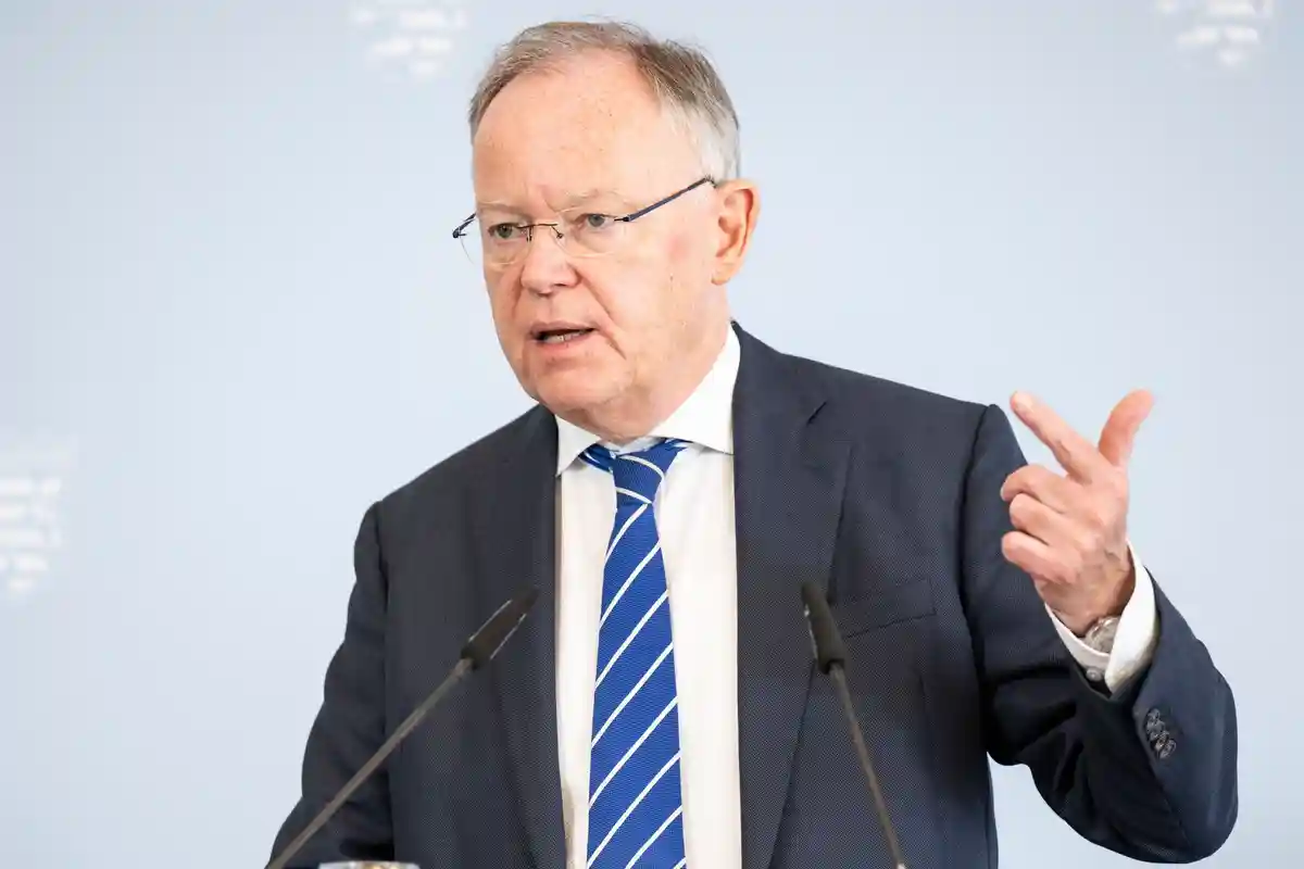 Стефан Вайль:Министр-президент Нижней Саксонии Штефан Вайль предложил решение по финансированию Deutschlandticket в следующем году.
