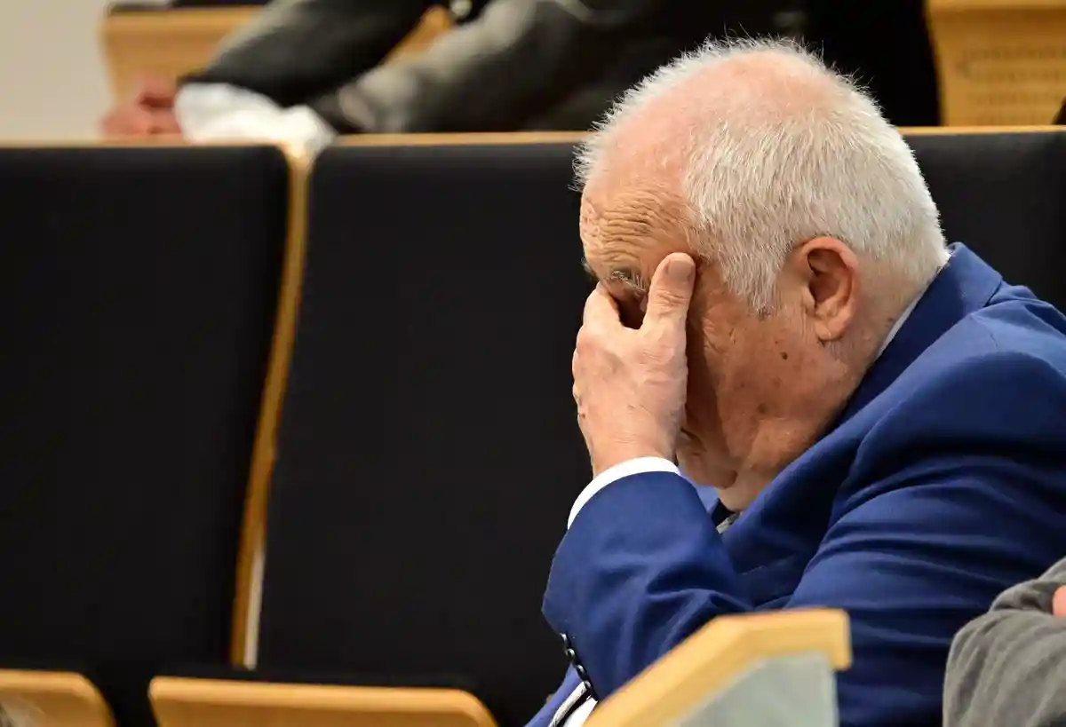 Тюрингский парламент:Рейнхард Шрамм, председатель еврейской общины Тюрингии, в зале пленарных заседаний во время сессии парламента земли Тюрингия.