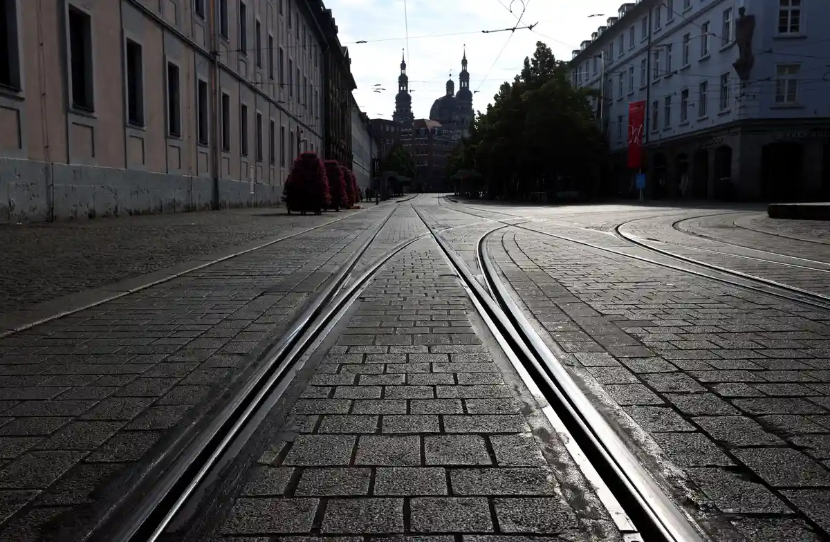 Центр города Вюрцбург:В центре Вюрцбурга видны трамвайные пути.