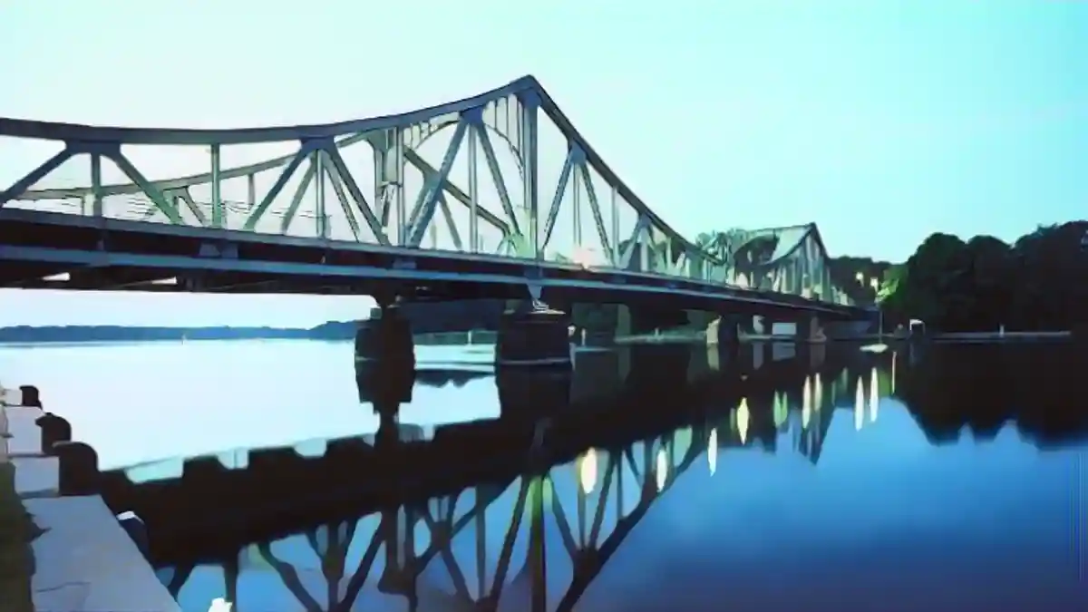 В период с 1962 по 1986 год на мосту Глинике трижды происходил обмен агентами.:В период с 1962 по 1986 год на мосту Глинике трижды происходил обмен агентами.