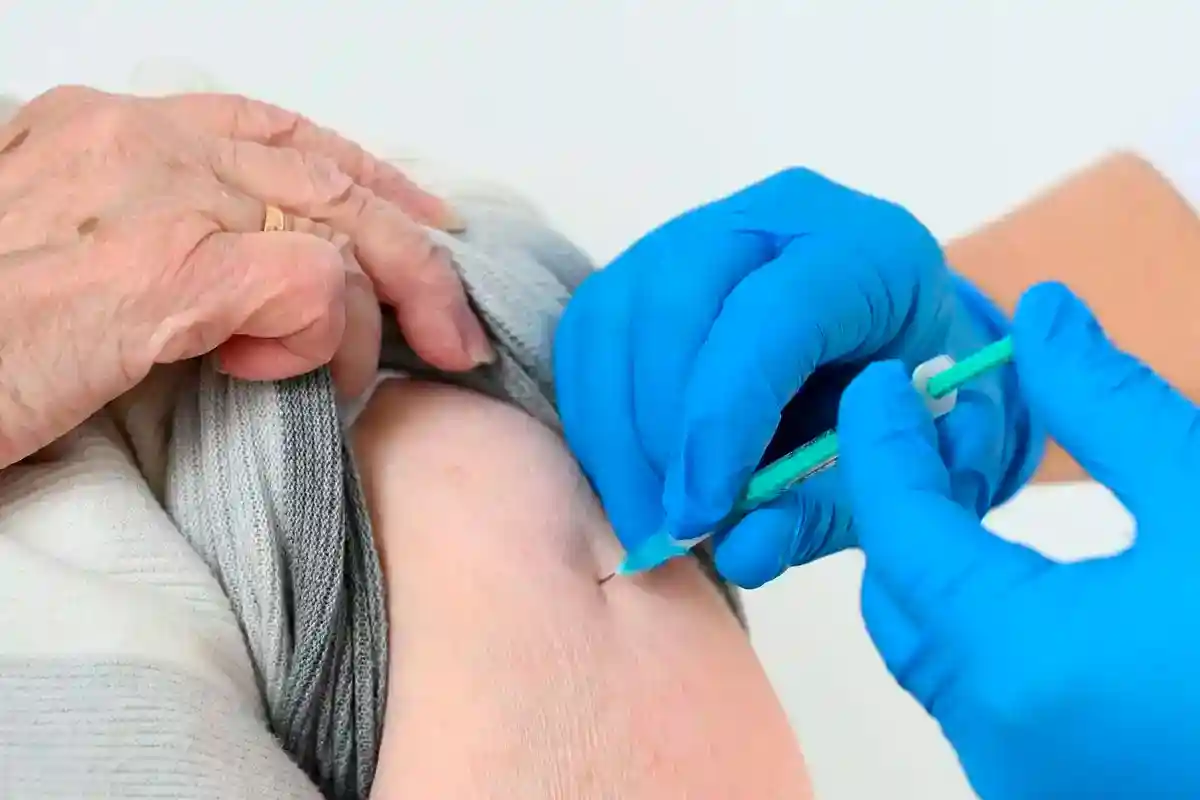 Вакцинация против гриппа и COVID-19 рекомендована для групп риска