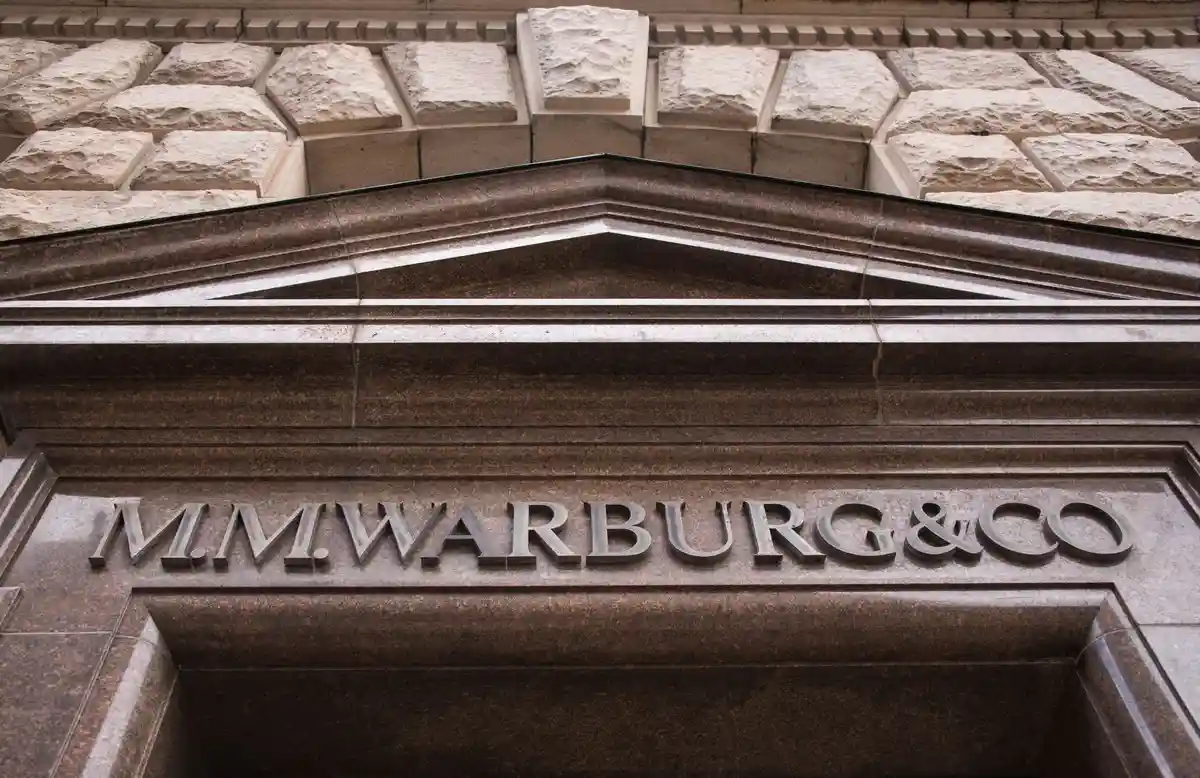Варбург Банк:Вид на вход в Варбургский банк.