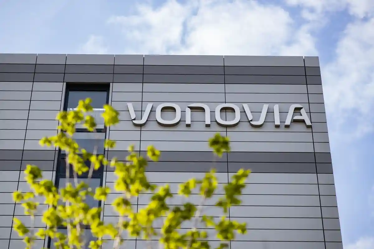 Vonovia:Логотип жилищной компании Vonovia находится на головном офисе компании в Бохуме.
