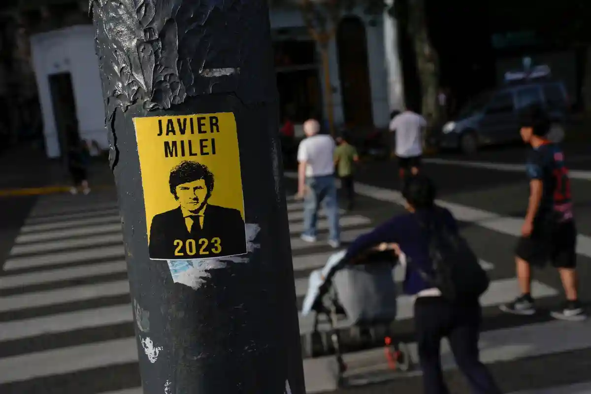 Жители Аргентины выбирают нового президента
