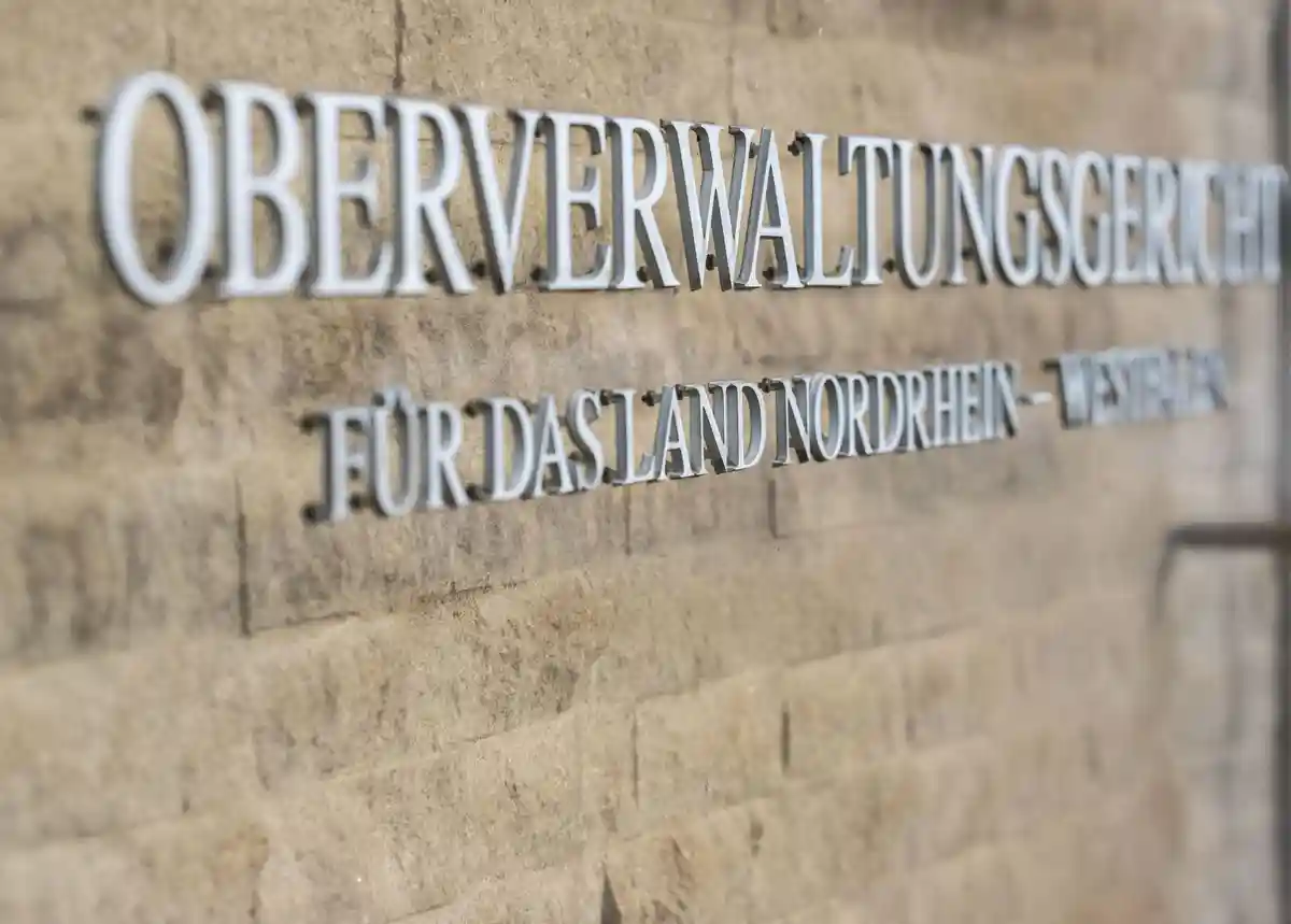 Высший административный суд Северного Рейна-Вестфалии:Вид на надпись на внешнем фасаде OVG в Мюнстере.