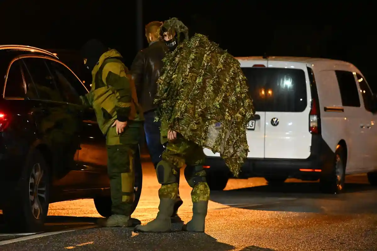 Захват заложников в аэропорту Гамбурга:Во время захвата заложников в аэропорту Гамбурга задействованы полицейские со специальным оборудованием.