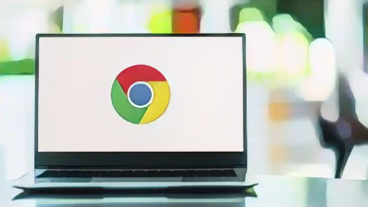 Браузер Chrome открыт на ноутбуке:Обновите Chrome как можно скорее (даже если вы им не пользуетесь)