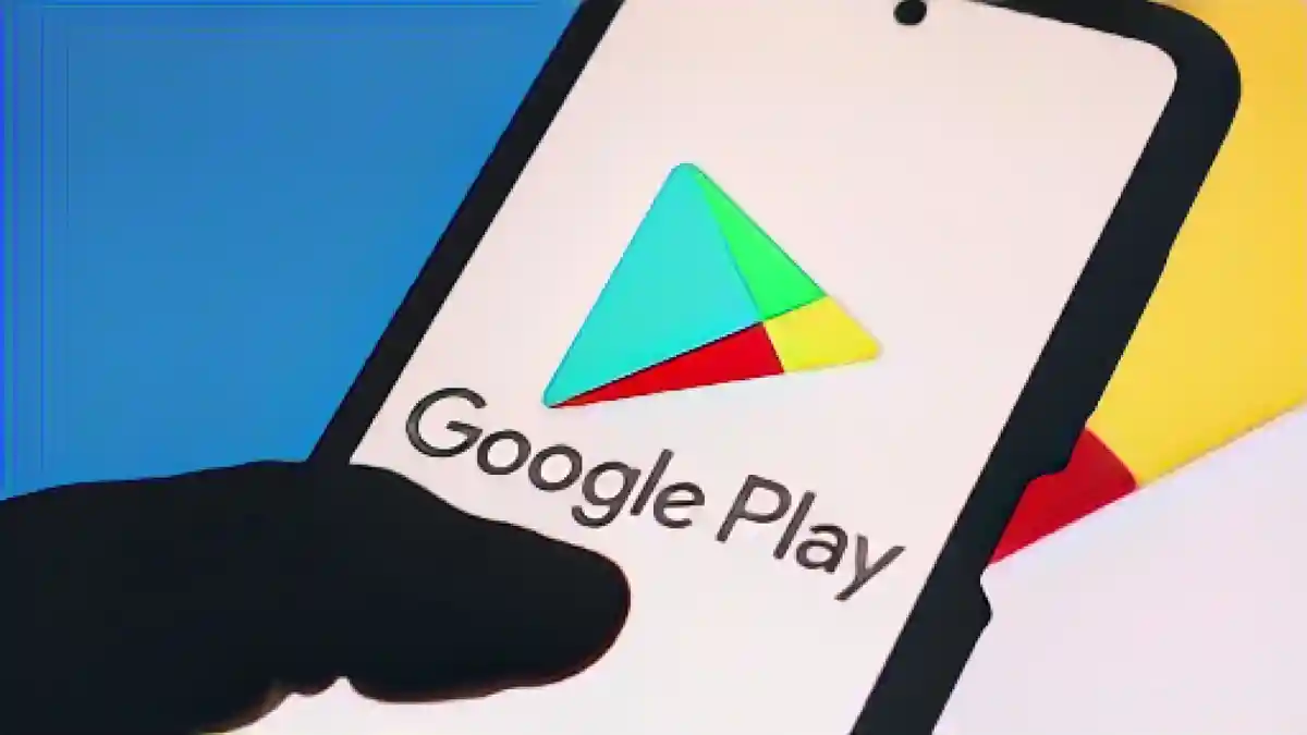 БРАЗИЛИЯ - 2021/10/11: На этой фотографии логотип Google Play изображен на смартфоне.:Логотип Google Play отображается на смартфоне.