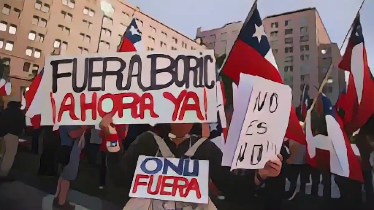 Чили: Демонстранты празднуют окончание референдума:Критики проекта конституции отпраздновали результаты референдума на улицах Чили