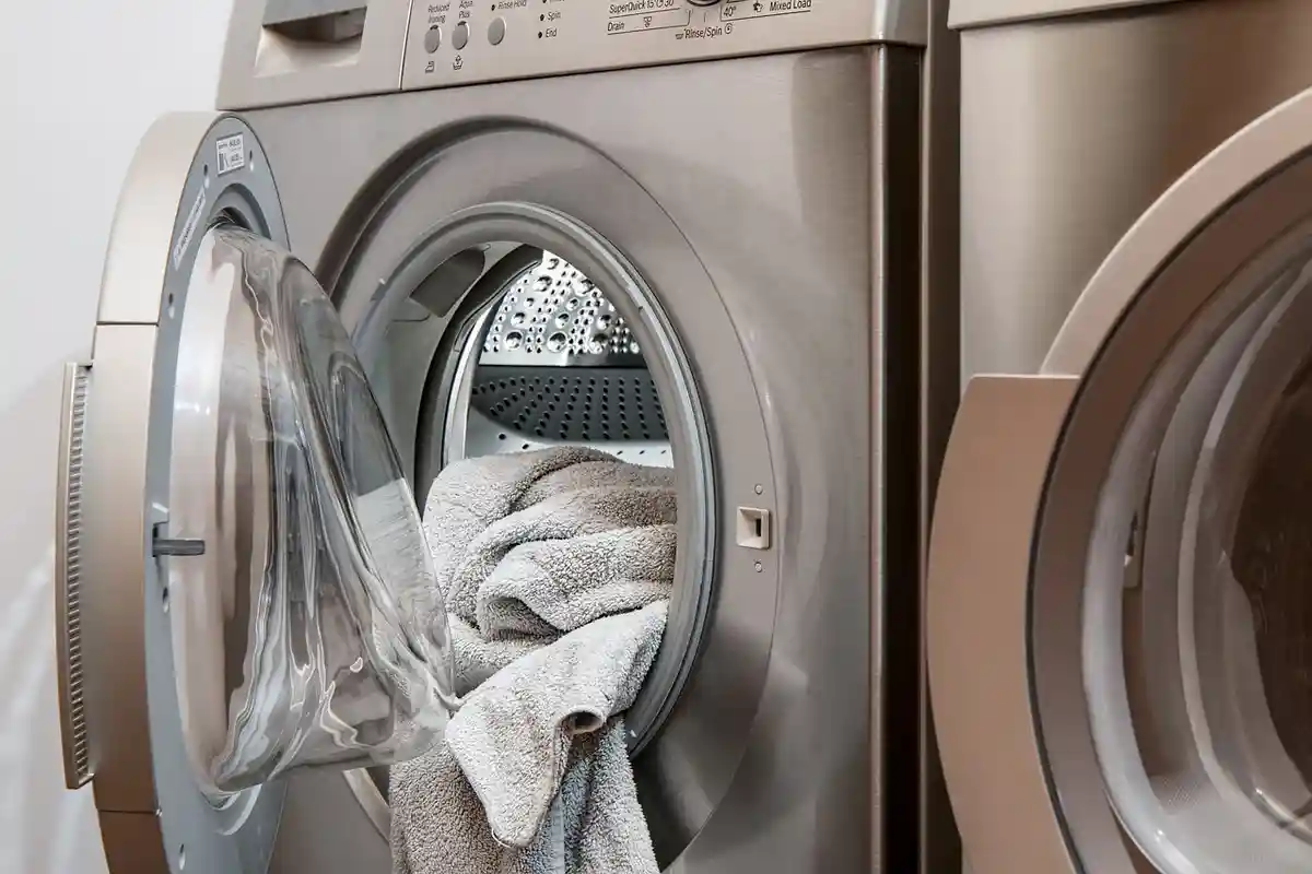 Стирать одежду без моющего средства не рекомендуется. Фото: Steve Buissinne / Pixabay
