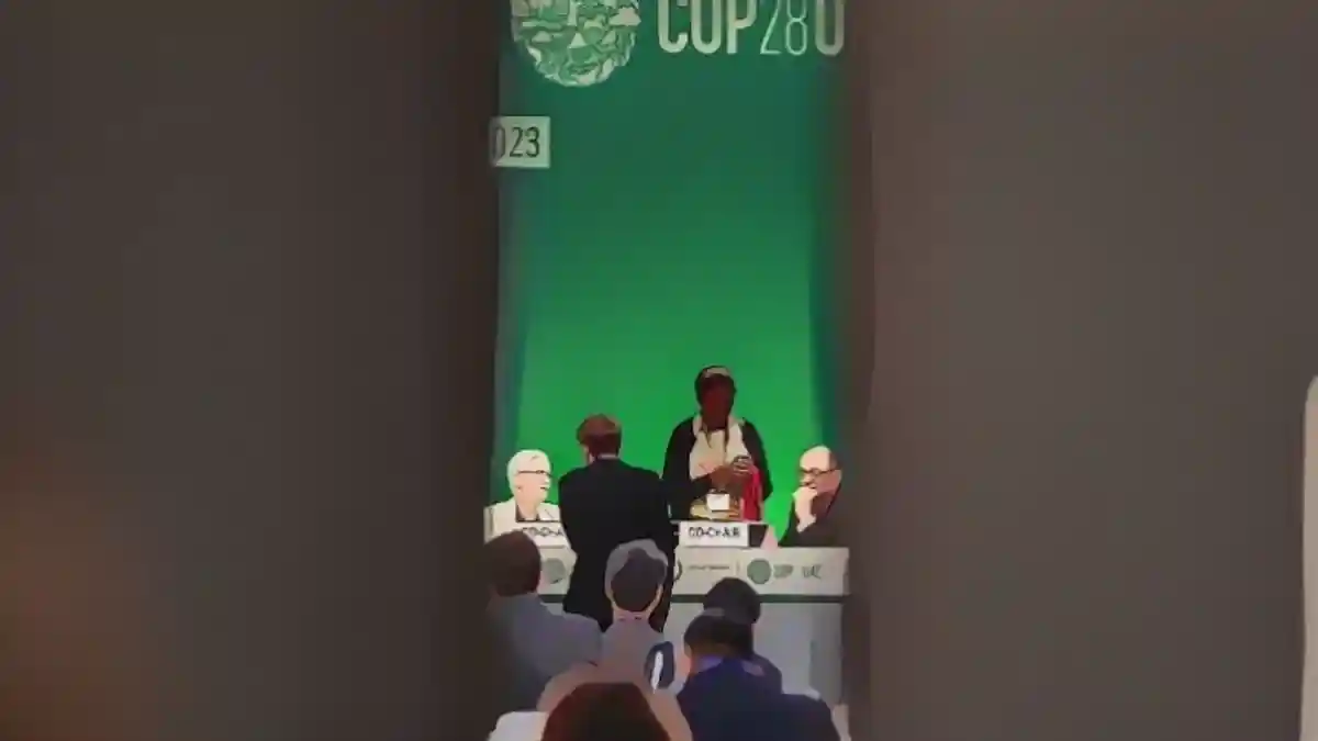 COP28 перешла в дополнительное время из-за спора о возможном отказе от ископаемого топлива:Спор о возможном отказе от ископаемого топлива привел к тому, что COP28 перешла в дополнительное время.