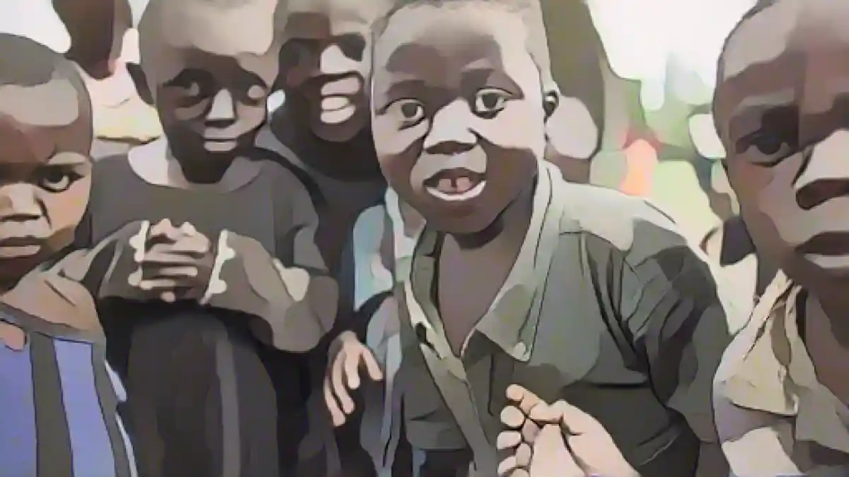 Дети из Конго с любопытством смотрят в камеру. В Демократической Республике Конго большинство травм вызвано:Дети из Конго с любопытством смотрят в камеру. В Демократической Республике Конго зафиксировано самое большое количество нарушений прав детей в мире. Фото