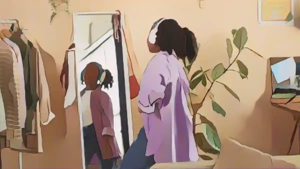 Девочка-подросток позирует перед зеркалом:Как вырастить детей, которые не стесняются своей внешности