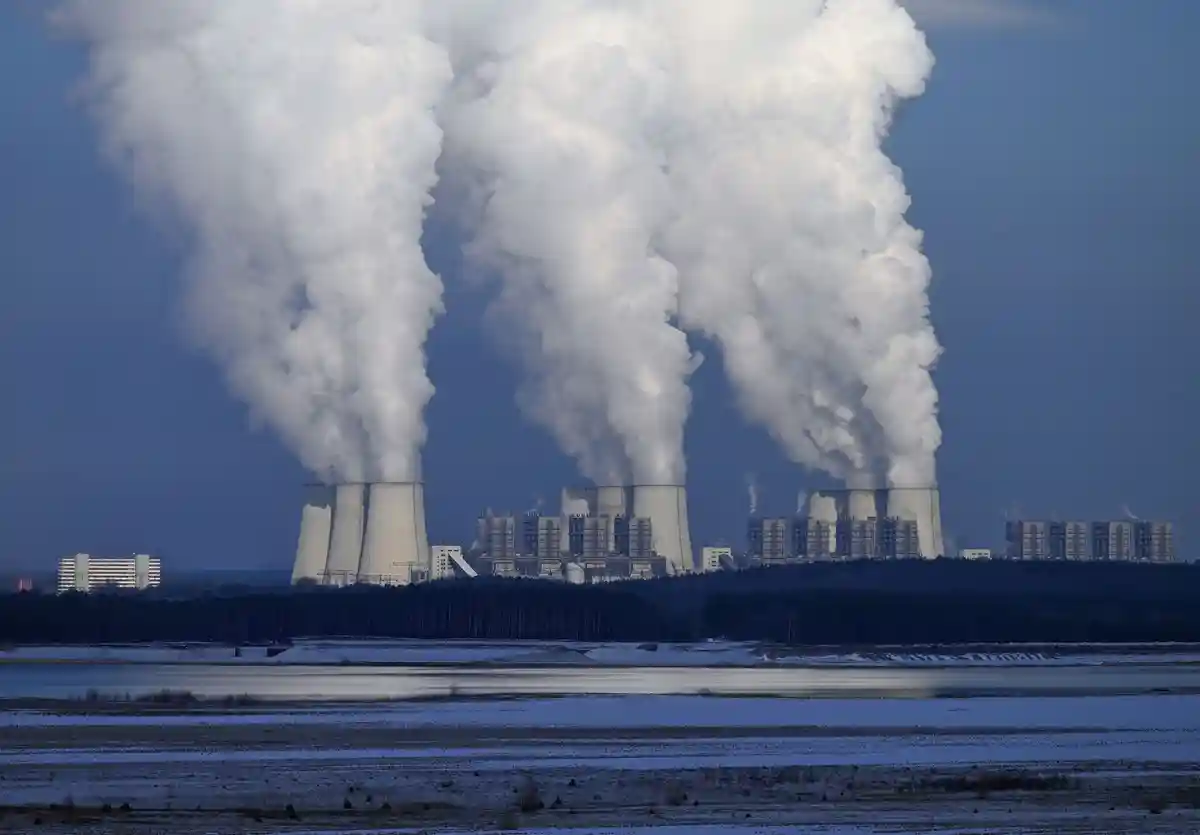 Электростанция, работающая на буром угле:Выбросы CO2, разрушающие климат, на самом деле должны снижаться. Вместо этого они продолжают расти и, как ожидается, в 2023 году достигнут рекордного уровня в 36,8 миллиарда тонн.