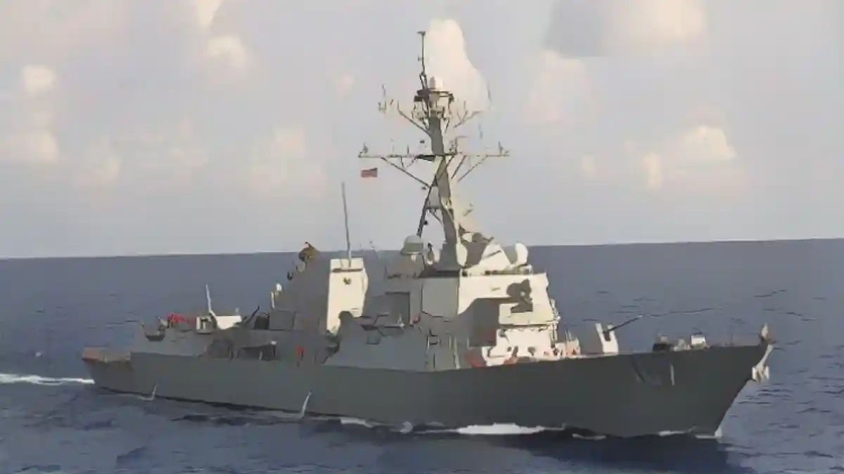 Эсминец "USS Gravely" сбил две ракеты, выпущенные из Йемена:Эсминец "USS Gravely" сбил две ракеты, выпущенные из Йемена.