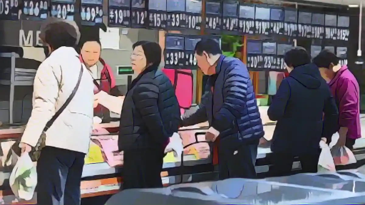 ФУЯН, КИТАЙ - 9 ДЕКАБРЯ 2023 - Покупатели делают покупки в супермаркете в городе Фуян, восточно-китайская провинция Аньхой, 9 декабря 2023 года.:Покупатели в супермаркете в городе Фуян, восточная китайская провинция Аньхой, 9 декабря 2023 года.