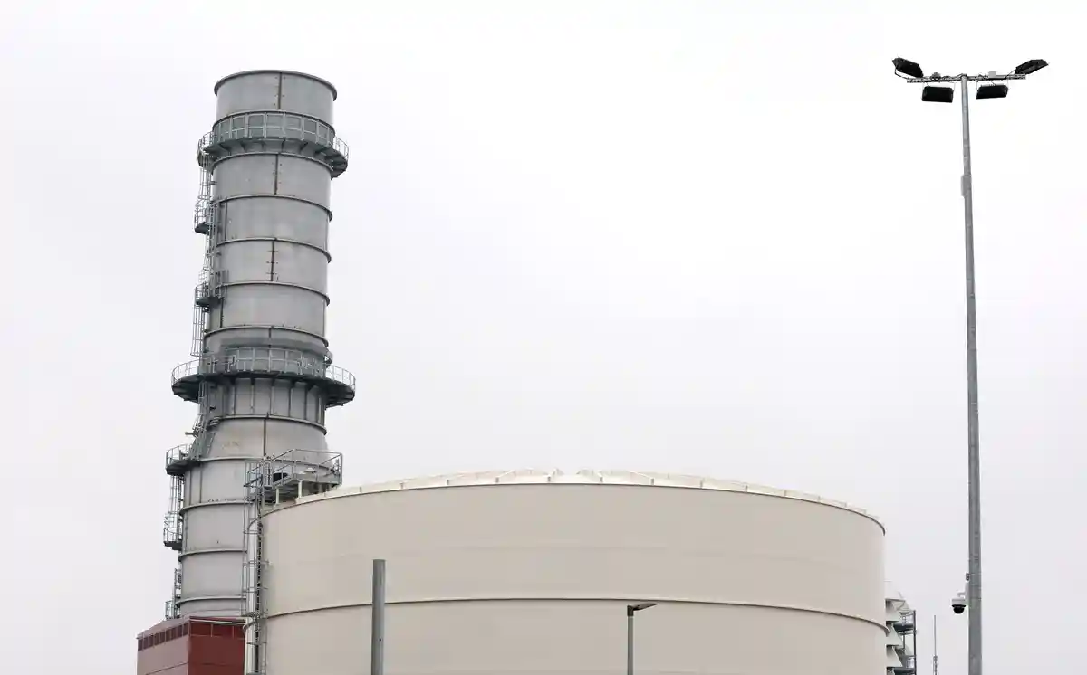 Газопоршневая электростанция:Еще строящаяся весной новая газовая электростанция в Лейпхайме (Бавария) была подключена к сети летом.