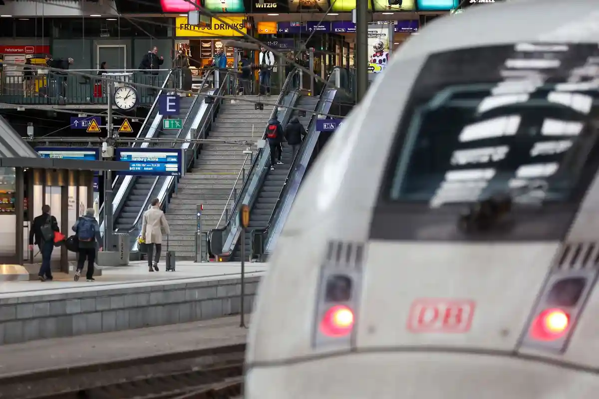 GDL призывает к следующей предупредительной забастовке на железной дороге:Поезд ICE стоит на главном вокзале во время общенациональной предупредительной забастовки в Deutsche Bahn.
