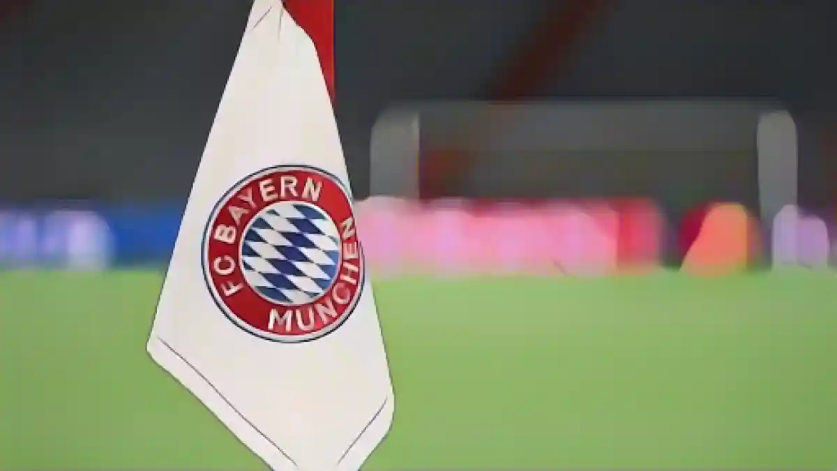Герб мюнхенского футбольного клуба "Бавария" на угловом флаге.:Герб клуба "Бавария" на угловом флаге. Фото
