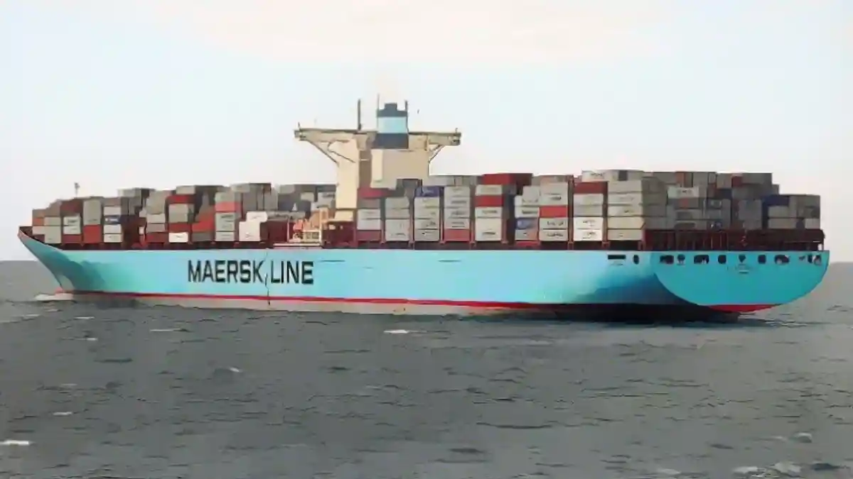 Грузовое судно "Maersk Gibraltar" было обстреляно повстанцами Хути в четверг:Грузовое судно "Maersk Gibraltar" стало объектом нападения повстанцев Хути в четверг.