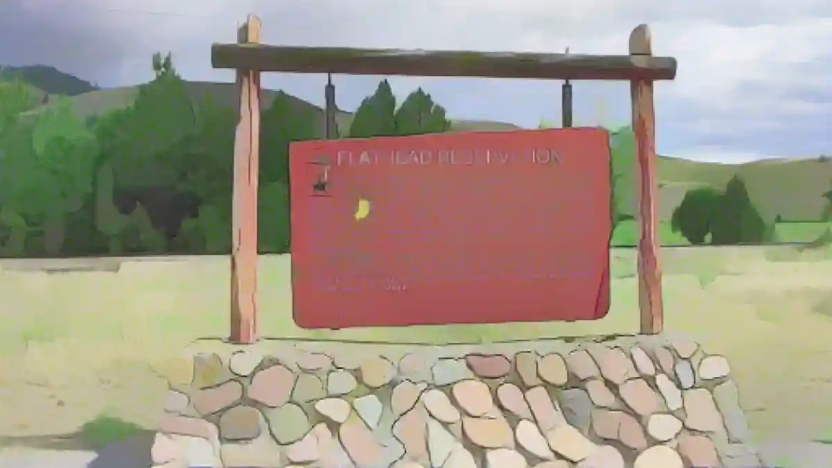 Исторический знак резервации Флатхед в округе Лейк, штат Монтана:Двое мужчин обвиняются в убийстве птиц в резервации Флатхед в округе Лейк, штат Монтана, с целью их незаконной продажи.