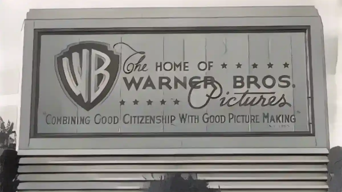 Киностудии Warner Bros. в этом году исполнилось 100 лет:В этом году киностудии Warner Bros. исполнилось 100 лет.