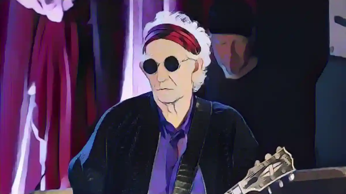 Кит Ричардс в солнцезащитных очках и с повязкой на голове:Кит Ричардс на концерте "Роллинг Стоунз" в Нью-Йорке чуть более двух месяцев назад