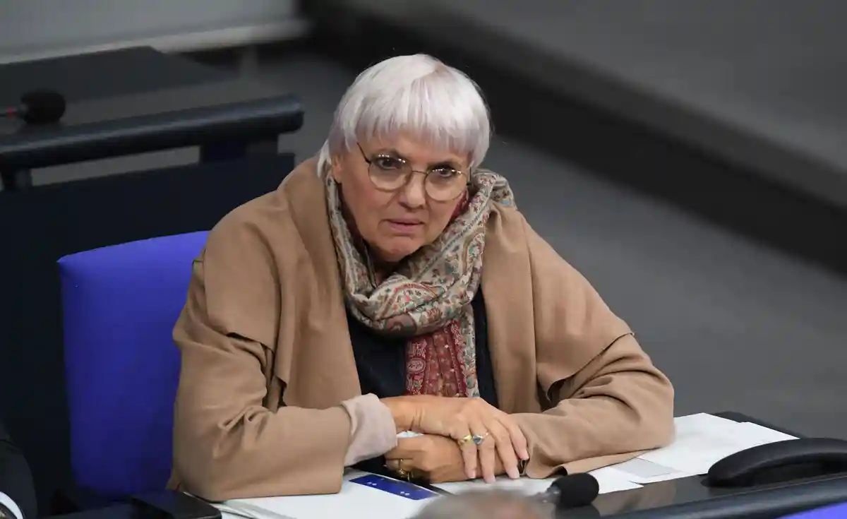 Клаудия Рот:Министр культуры и СМИ Клаудиа Рот на пленарном заседании немецкого Бундестага.