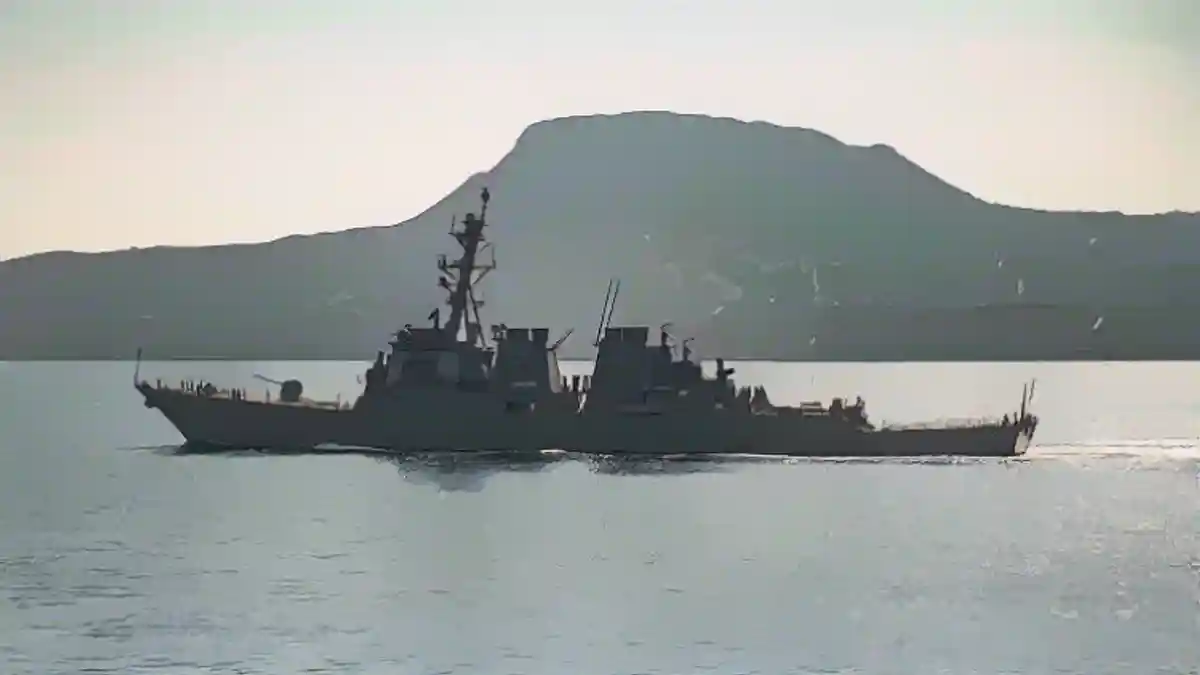 Корабль "USS Carney" патрулирует Красное море:Корабль "USS Carney" патрулирует Красное море.