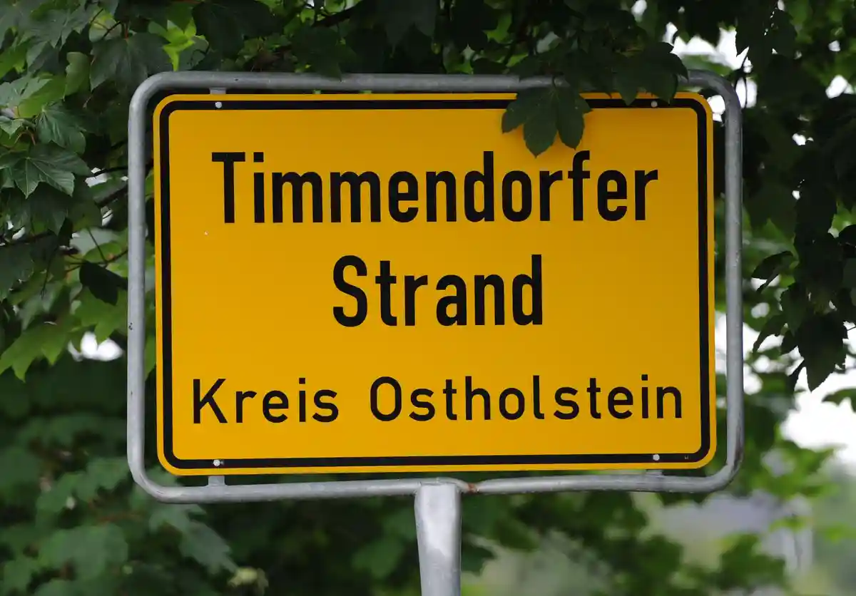Любек и Тиммендорфер-Штранд хотят сохранить железную дорогу Bäderbahn:Городской знак Тиммендорфер-Штранд.