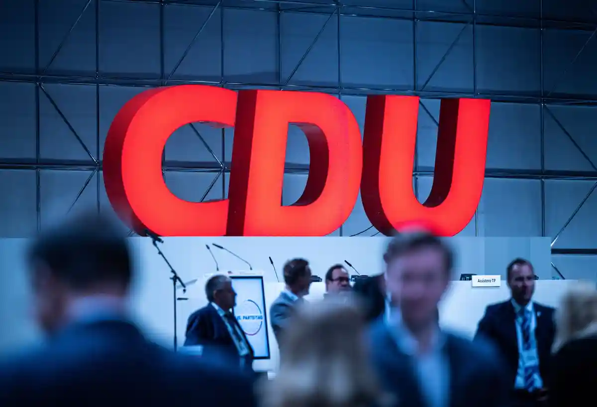 Логотип CDU:Логотип ХДС на партийной конференции.